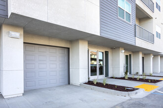 Allure at 2920 in Modesto, CA - Foto de edificio - Building Photo