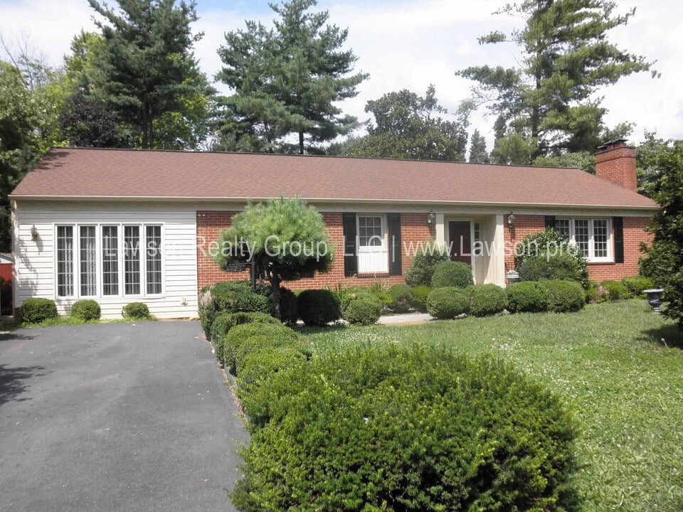 423 Highfield Rd in Salem, VA - Building Photo