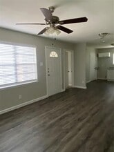5710 Bluffman Dr in Dallas, TX - Building Photo - Building Photo