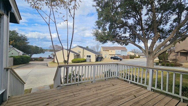 33 April Point Dr N in Montgomery, TX - Building Photo - Building Photo