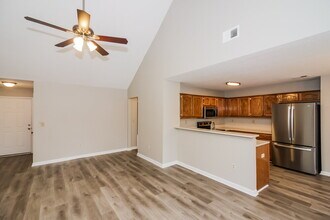 6848 Stevenwoods Ave in Memphis, TN - Foto de edificio - Building Photo