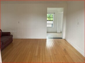 8281 SW 28th St in Miami, FL - Building Photo - Building Photo