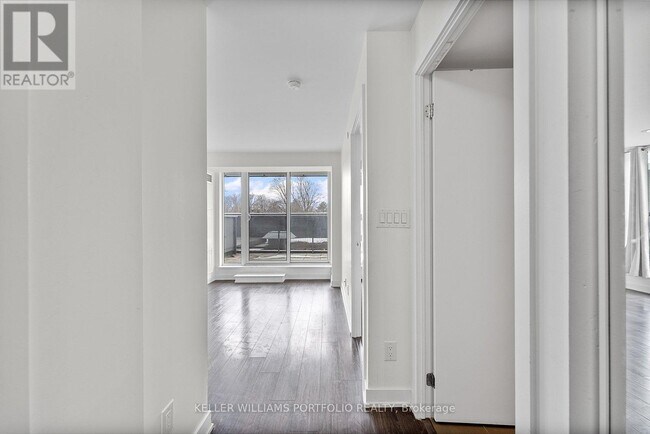 160 Flemington Rd in Toronto, ON - Building Photo - Building Photo