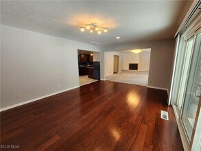 6960 Carriage Hill Dr in Brecksville, OH - Building Photo - Building Photo