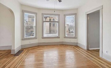 530 Broadway St NE, Unit 530 Lower in Minneapolis, MN - Building Photo - Building Photo