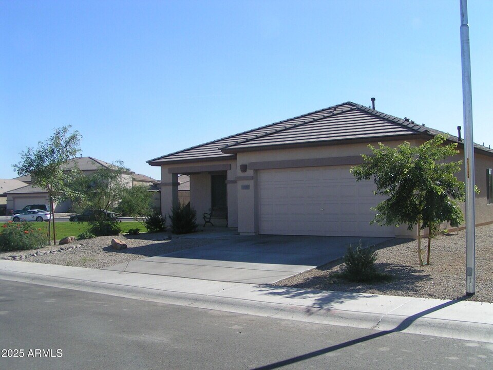 11709 W Sherman St in Avondale, AZ - Building Photo