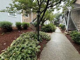 130 N Kensico Ave in White Plains, NY - Building Photo