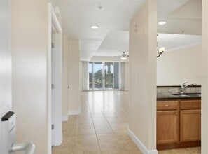 102 Yacht Harbor Dr in Palm Coast, FL - Foto de edificio - Building Photo