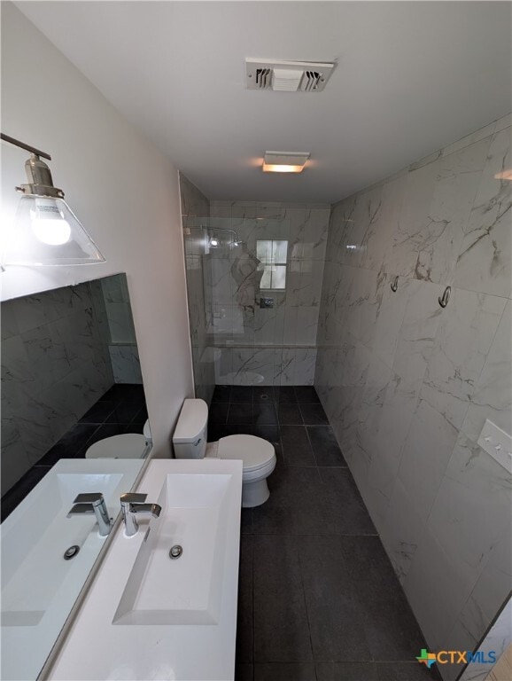 property at 405 Oakwood Blvd