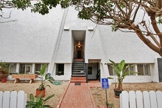 33 Eastwind in Marina Del Rey, CA - Building Photo - Building Photo