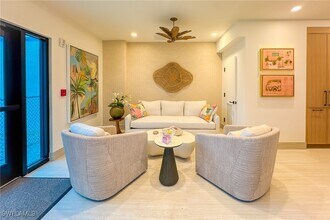 9051 Gulf Shore Dr in Naples, FL - Foto de edificio - Building Photo