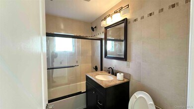 34 Marksman Ln in Levittown, NY - Building Photo - Building Photo