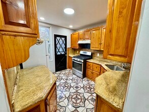 272 Winfield Ave in Jersey City, NJ - Building Photo - Building Photo