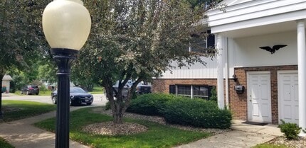 Willow Moor Townhouses II in Jefferson, OH - Building Photo - Building Photo