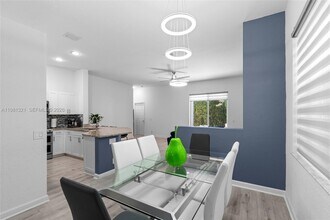 625 Bald Cypress Rd in Weston, FL - Foto de edificio - Building Photo