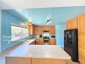 300 Hannigan Wy in Vallejo, CA - Building Photo - Building Photo