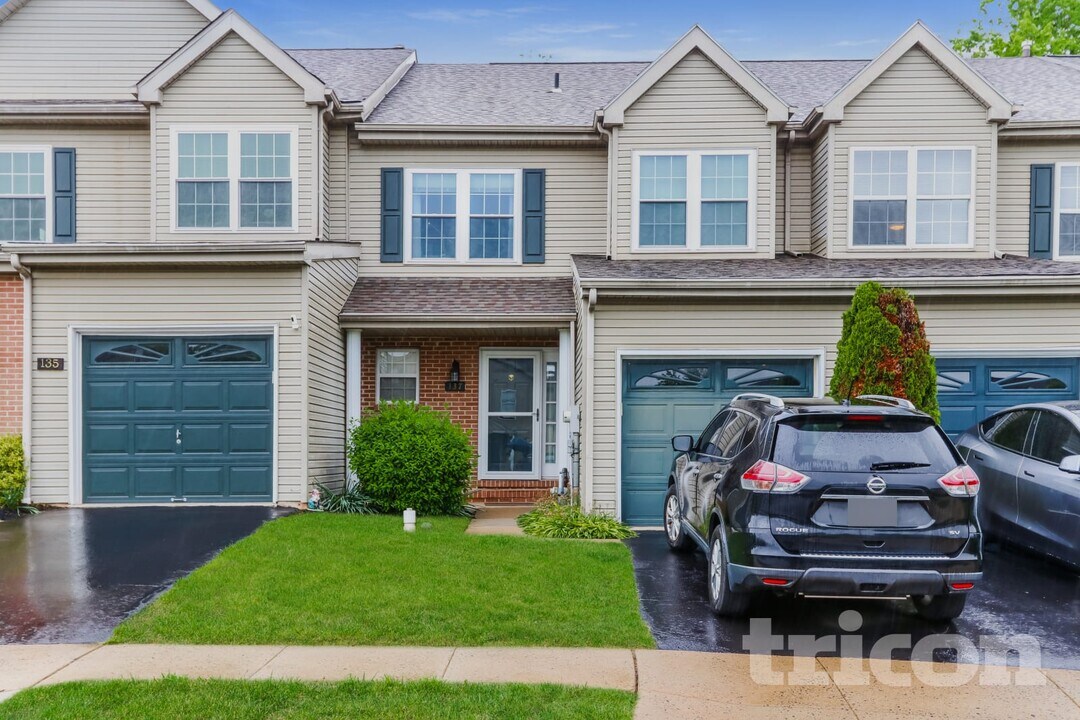 137 Harvard Dr in Collegeville, PA - Building Photo