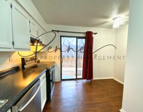 811 NE Barnes Dr in Lee's Summit, MO - Building Photo - Building Photo
