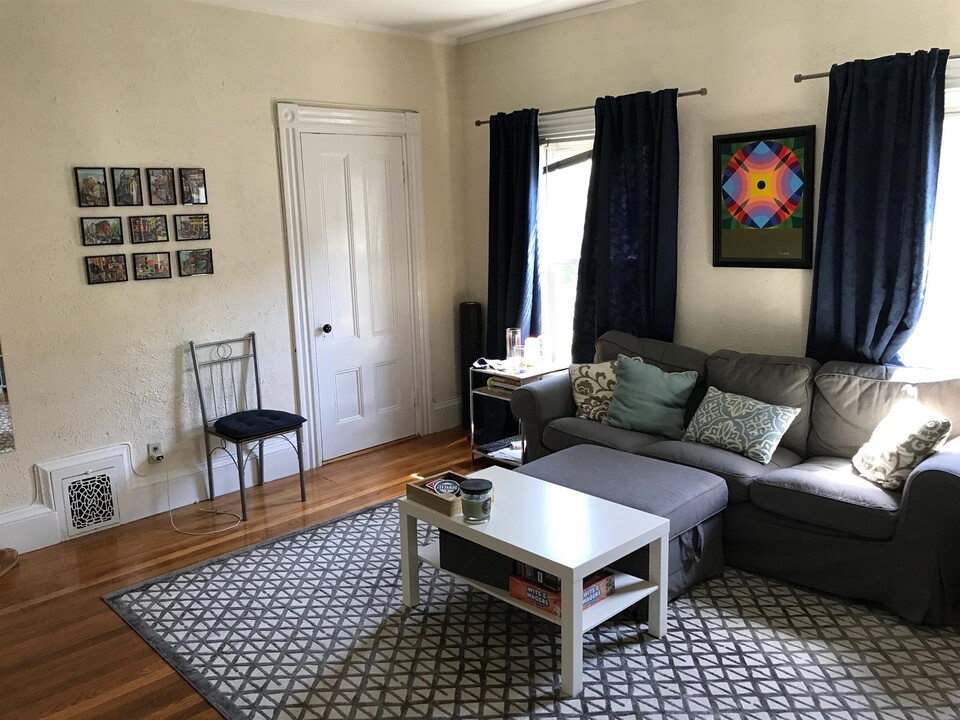 31 Chester St, Unit 2R in Somerville, MA - Building Photo