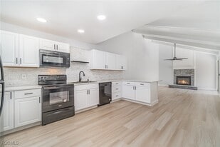 17287 Timber Oak Ln in Ft. Myers, FL - Building Photo