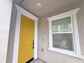 4059 E Coronado Privado in Ontario, CA - Building Photo - Building Photo