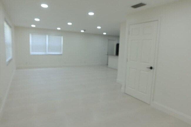 2630 SW 49th Ct in Fort Lauderdale, FL - Foto de edificio - Building Photo