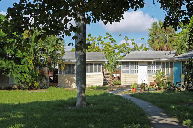 3723 Morton Ave in West Palm Beach, FL - Foto de edificio - Building Photo