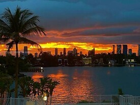 1 Century Ln in Miami Beach, FL - Building Photo