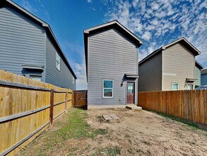 4244 Thalweg Way in San Antonio, TX - Building Photo - Building Photo