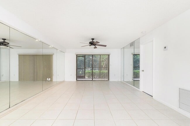 3525 S Ocean Blvd, Unit 111 in South Palm Beach, FL - Building Photo - Building Photo