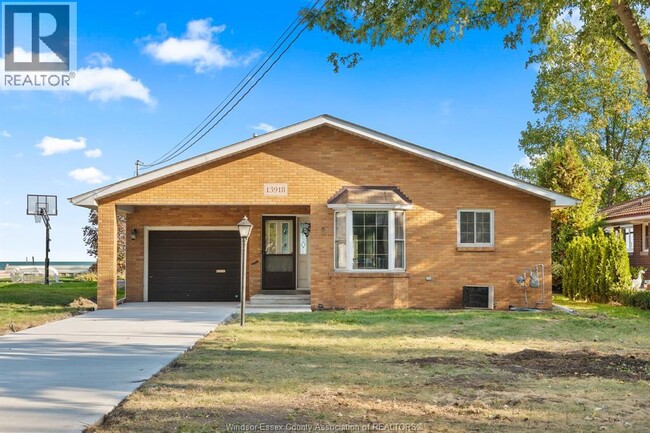 property at 13918 Riverside Dr E