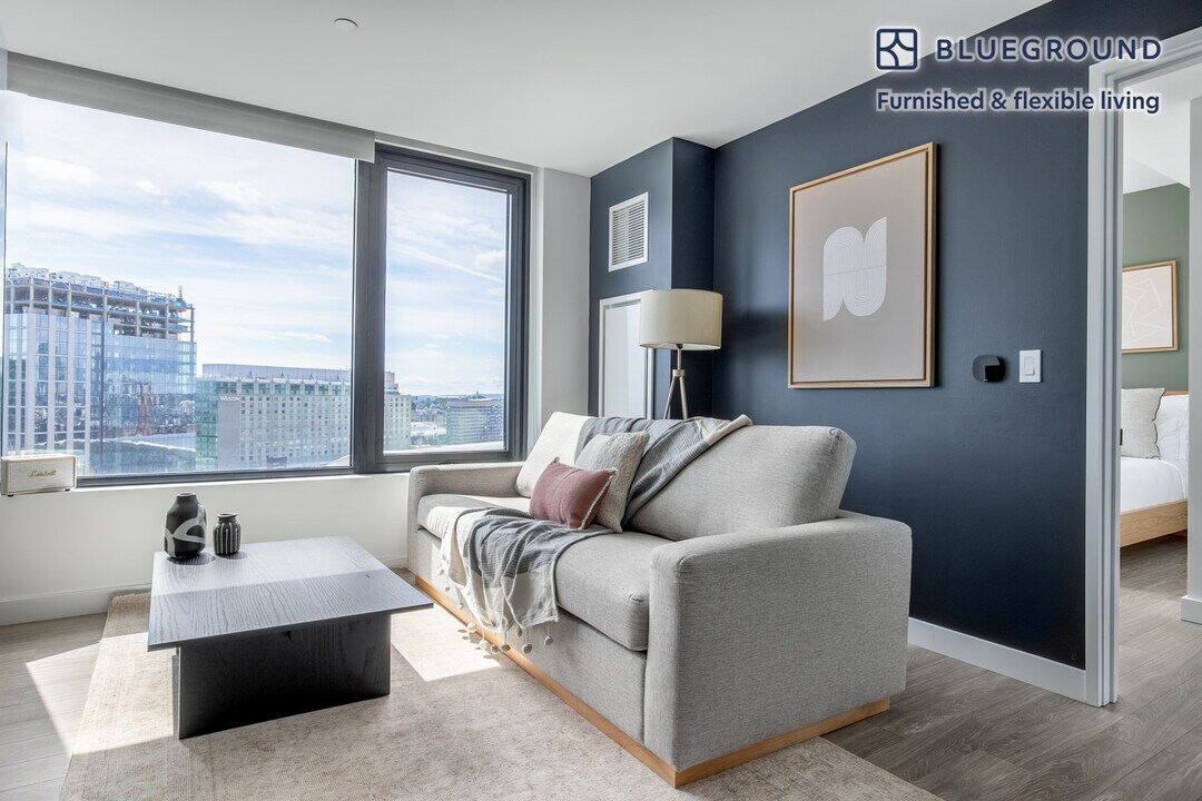 399 Congress St in Boston, MA - Building Photo