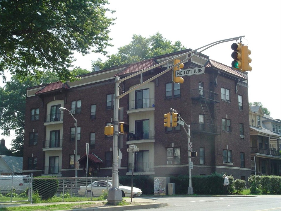 286 N Grove St in East Orange, NJ - Building Photo