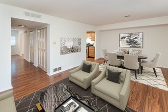 Country Club Apartments in Reading, PA - Building Photo - Building Photo