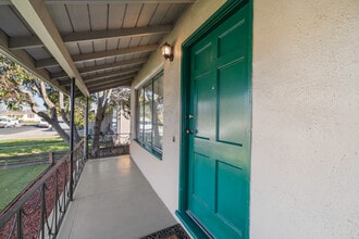 316 Cupertino Way in San Mateo, CA - Building Photo - Building Photo