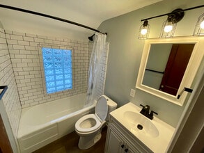 41 Hollywood Ave, Unit Left in Buffalo, NY - Building Photo - Building Photo