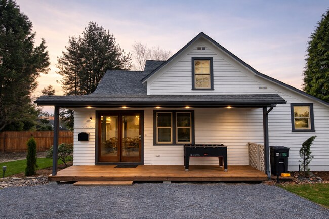 6143 Vista Dr in Blaine, WA - Foto de edificio - Building Photo