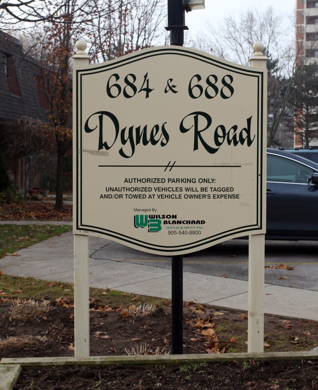 688 Dynes Rd in Burlington, ON - Building Photo - Building Photo