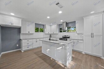 2517 Tisinger Ave in Dallas, TX - Building Photo - Building Photo