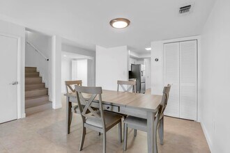 3827 NE 166th St in North Miami Beach, FL - Building Photo - Building Photo