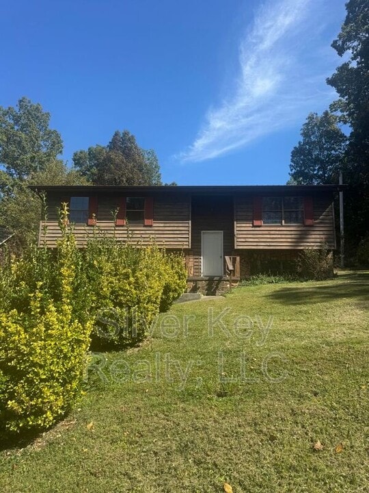 123 Co Rd 622 in Etowah, TN - Building Photo