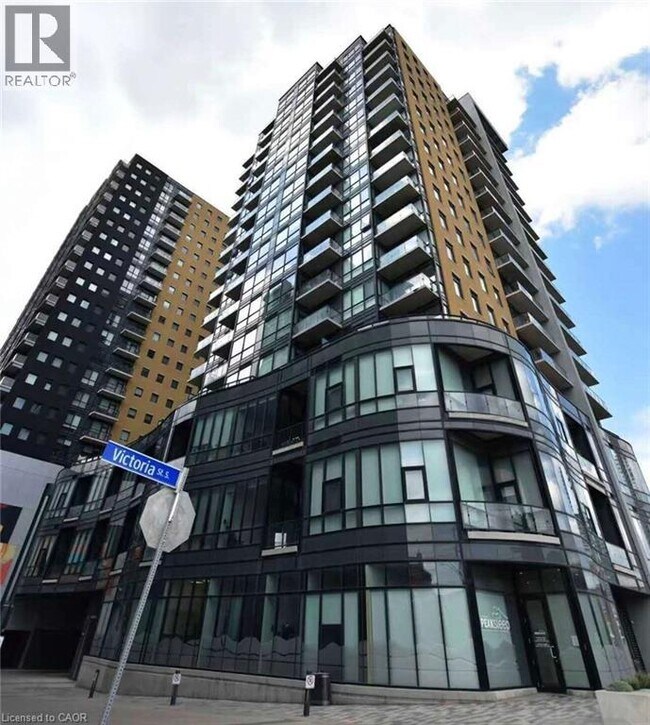 104 Garment St in Kitchener, ON - Building Photo - Building Photo