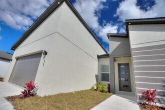 11 Magnolia Ln in Poinciana, FL - Building Photo - Building Photo
