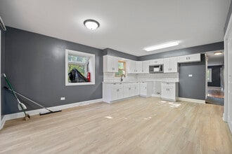 760 E North Broadway St in Lombard, IL - Building Photo - Building Photo