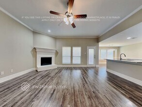 401 Merced St in Burleson, TX - Foto de edificio - Building Photo