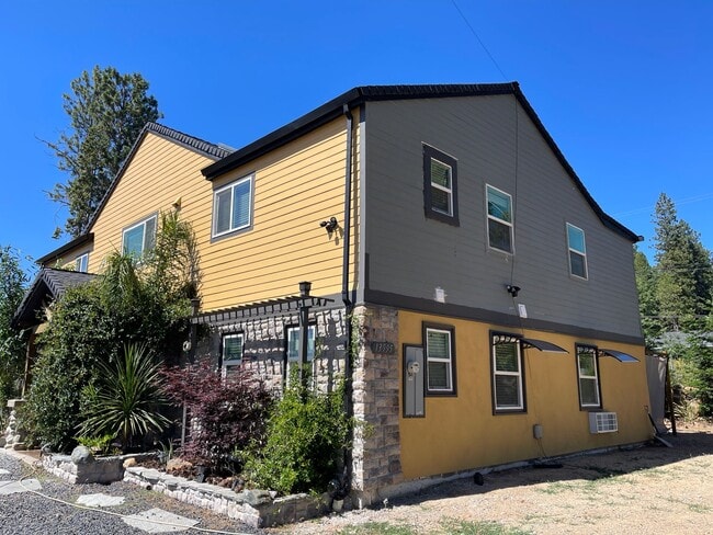 13995 Creston Rd in Magalia, CA - Building Photo - Building Photo