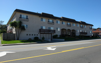 Southgate West Apartments in Daly City, CA - Building Photo - Building Photo