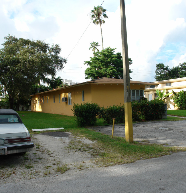 1546 NE 111th St in Miami, FL - Building Photo - Building Photo