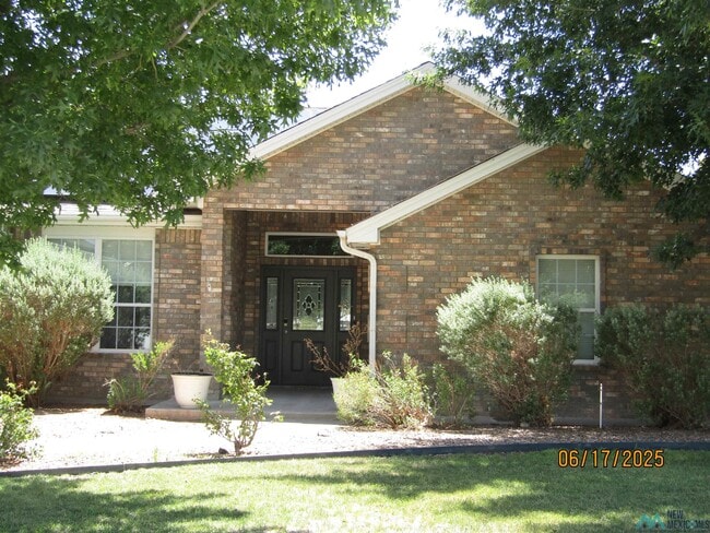 property at 1405 Lincoln Dr