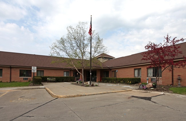 Harris House in Chardon, OH - Foto de edificio - Building Photo